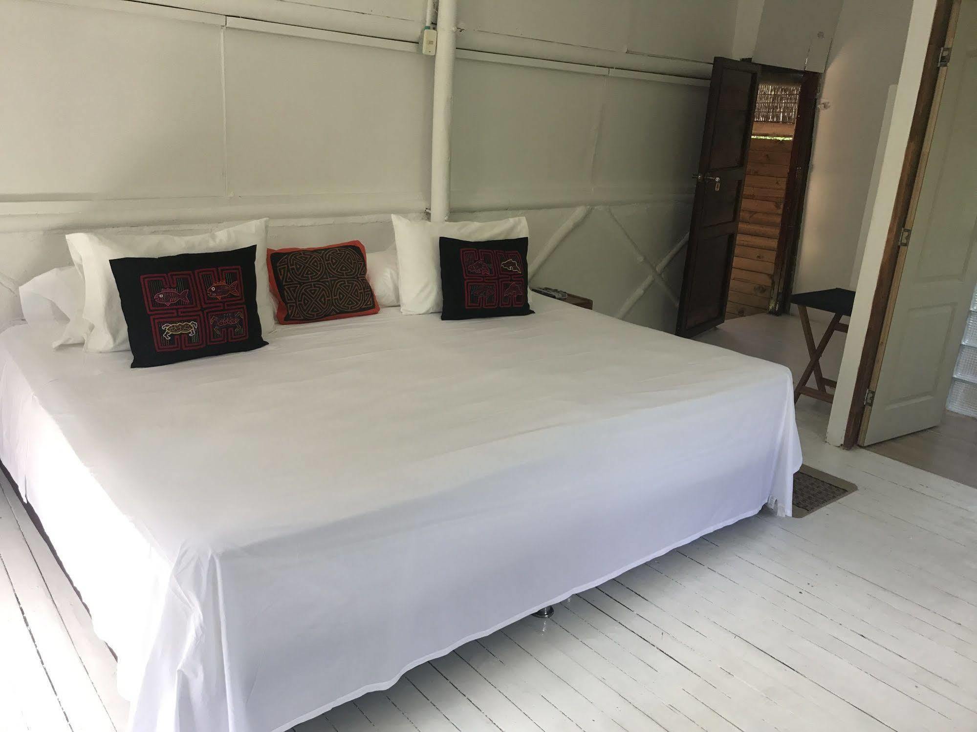 Sabai Beach Hotel Isla Barú Extérieur photo