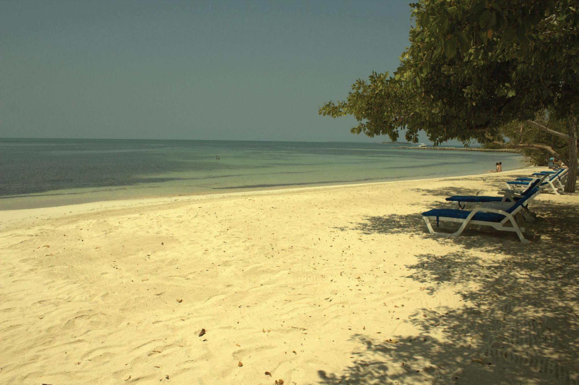 Sabai Beach Hotel Isla Barú Extérieur photo