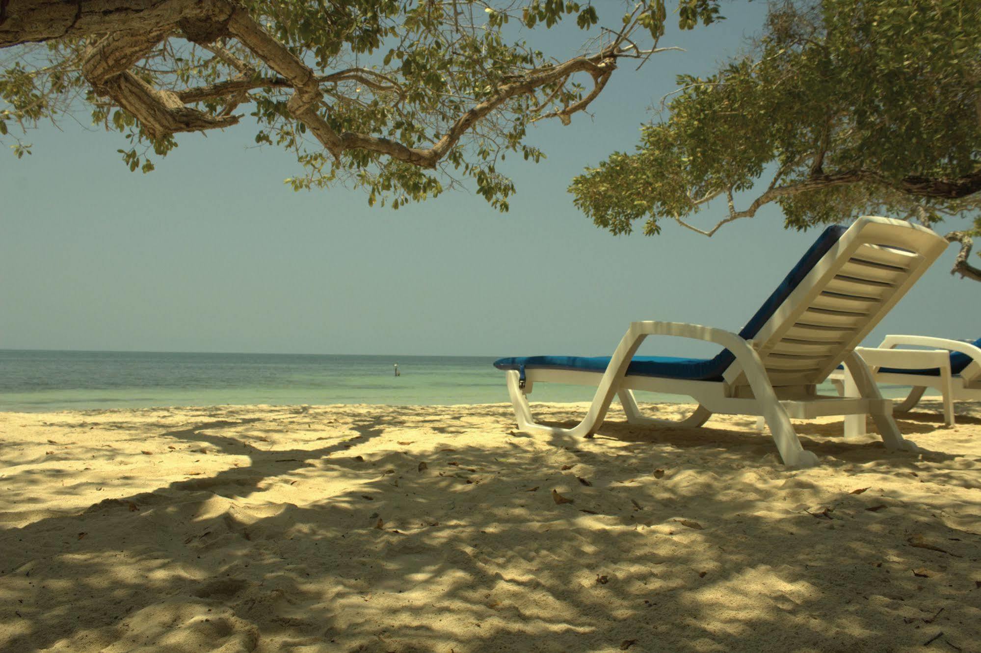 Sabai Beach Hotel Isla Barú Extérieur photo